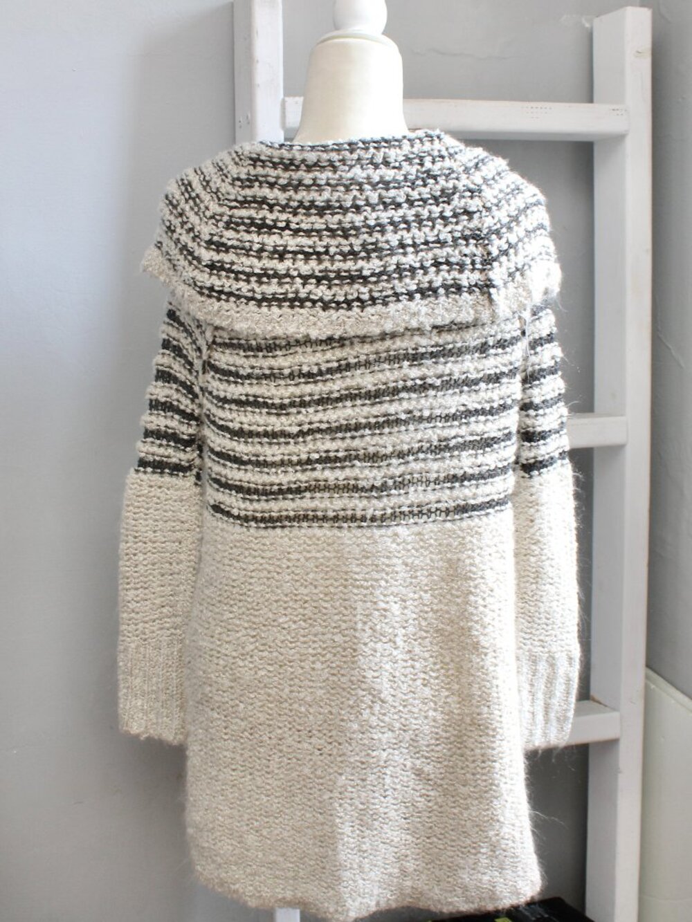 Umgee Cowl Neck Striped Tunic Length Sweater Gray Cream Size Small - Picture 2 of 5